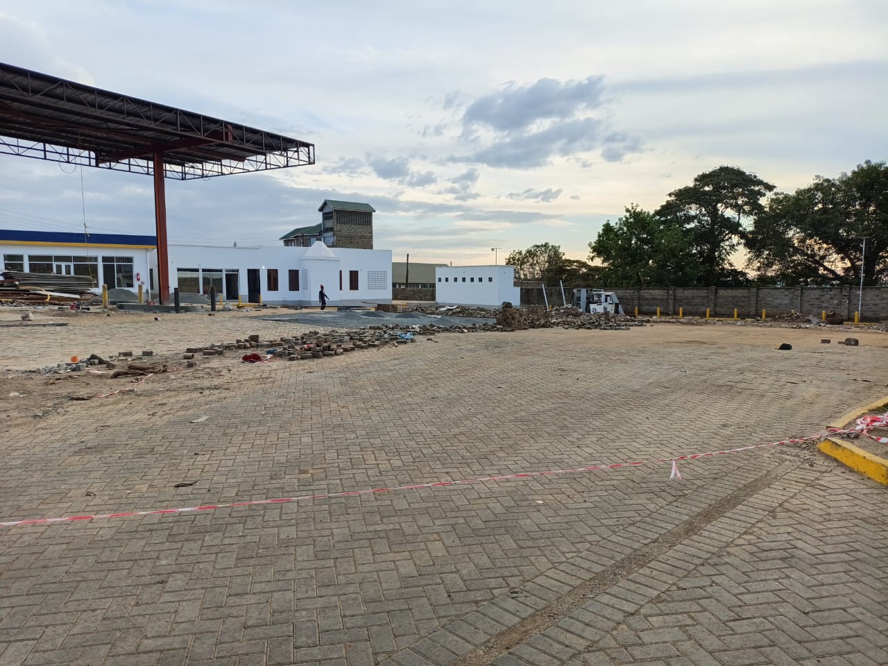 Practical guide to sustainable construction in Kenya: where concrete waste comes from, which recycled materials work, and real cost trade-offs.